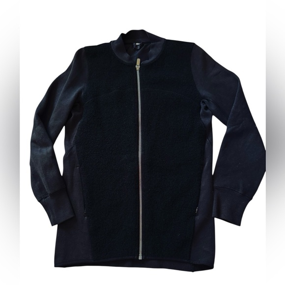 Lululemon Stand Out Sherpa Jacket – Size 4 – Excellent Condition - Picture 4 of 8